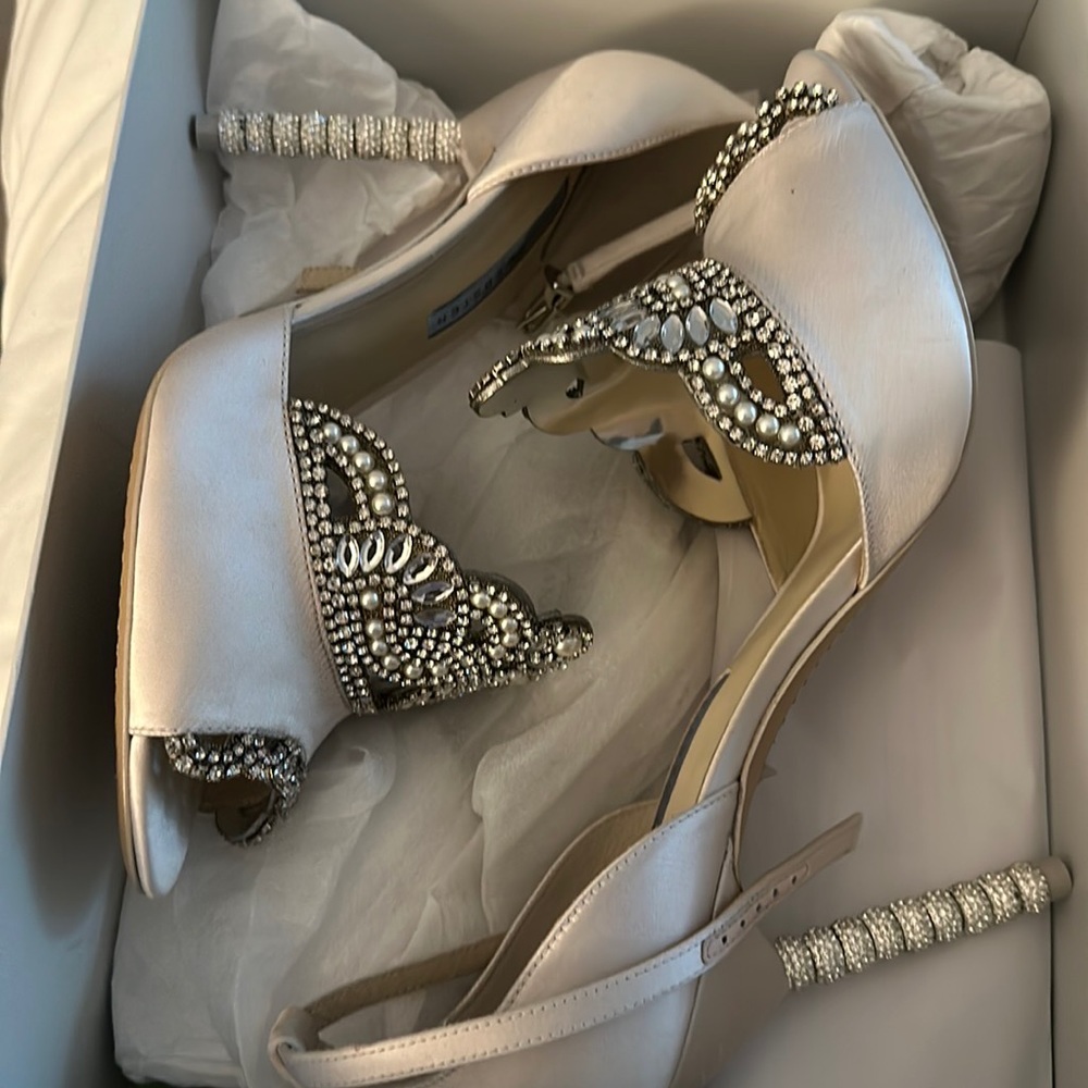 ROYALTY EMBELLISHED TIARA-FRONT SANDALS IN SOFT IVORY WORN ONCE